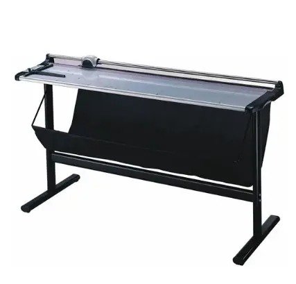 Coupeuse de plans au table de finition 1,50m