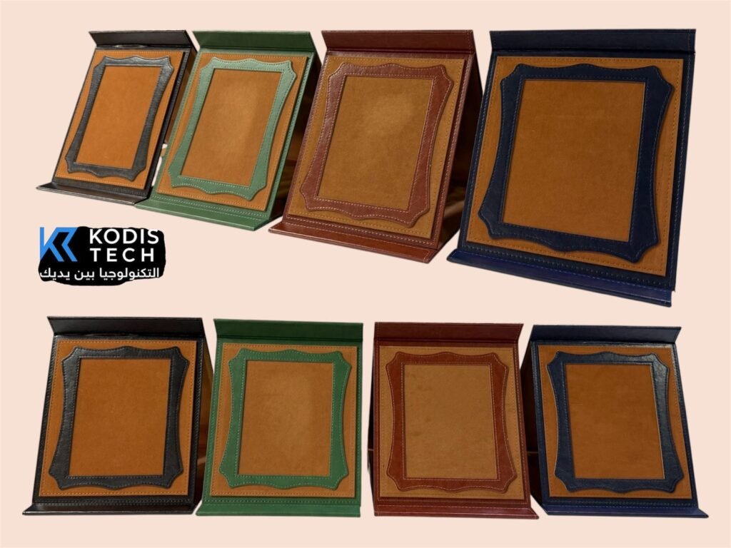 Présentoir Chevalet en Simili-Cuir avec Finition Surpiquée – multi couleurs